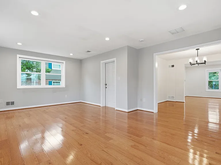 2521 Shanandale Dr — Photo 18