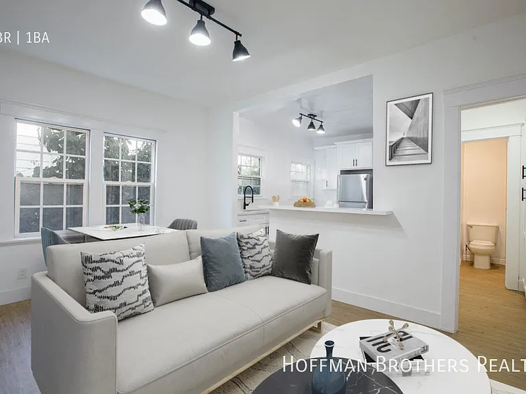 1934 New England St #5 — Photo 1
