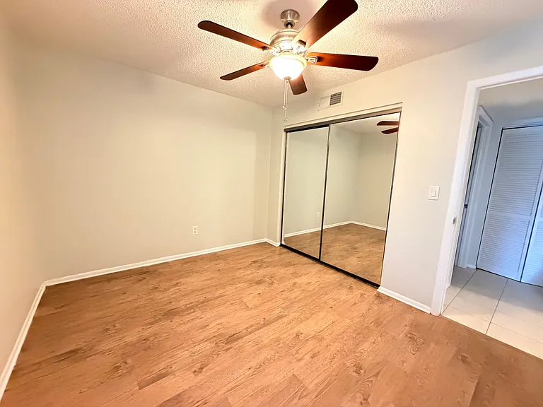 Glenbrooke Apartments — Photo 7