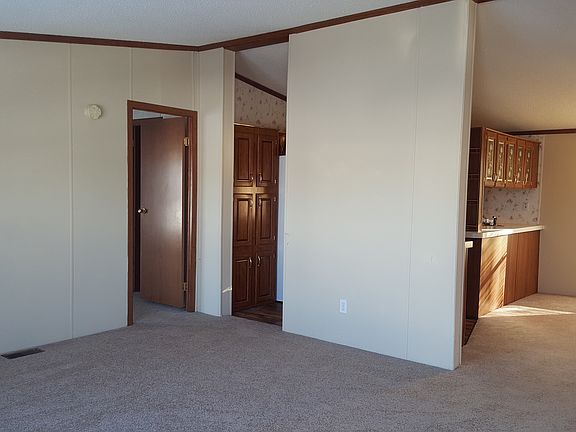 4th image of 620 S Wildflower St
