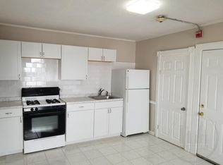 1175 Newport Ave #1R, Pawtucket, RI 02861