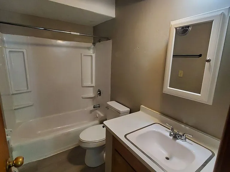 105 Cummings St. (8 Unit) — Photo 6