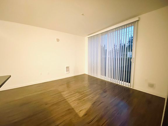 4th image of 14307 Greenwood Ave N #1