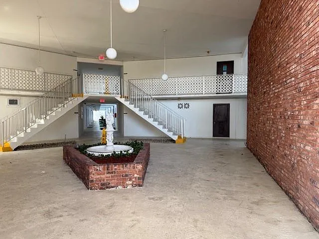 6501 Winfield Blvd — Photo 2