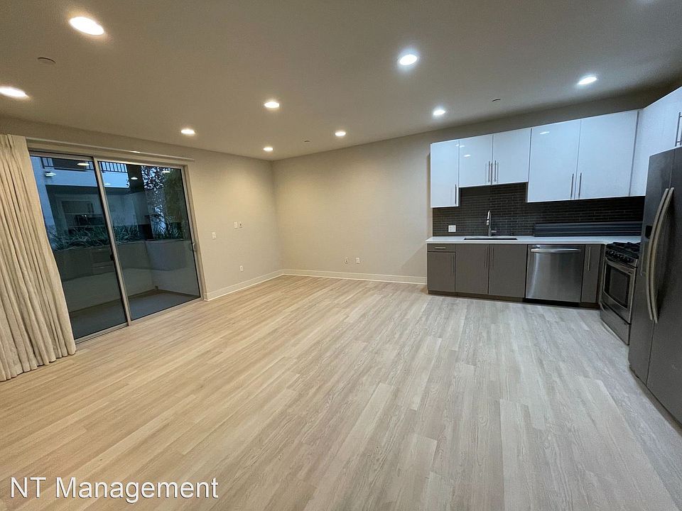 1st image of 11929 Courtleigh Dr APT 211