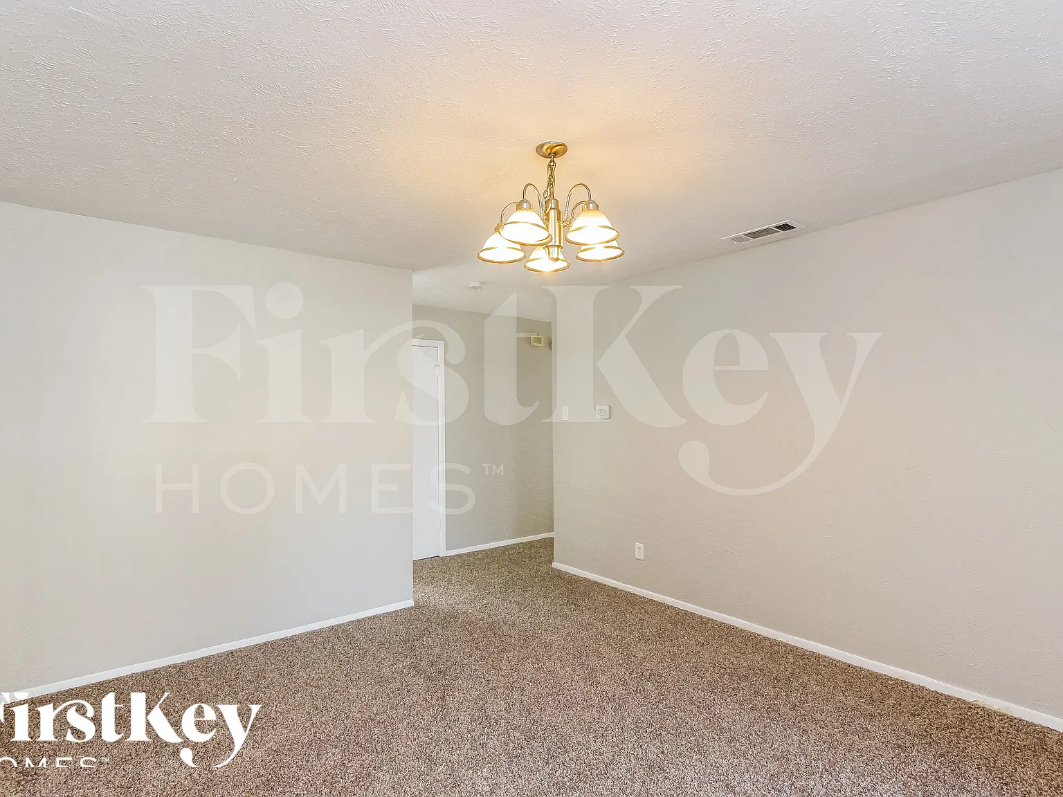 3 bed, 2.0 bath, 1294 sqft, $1,935 — Photo 4