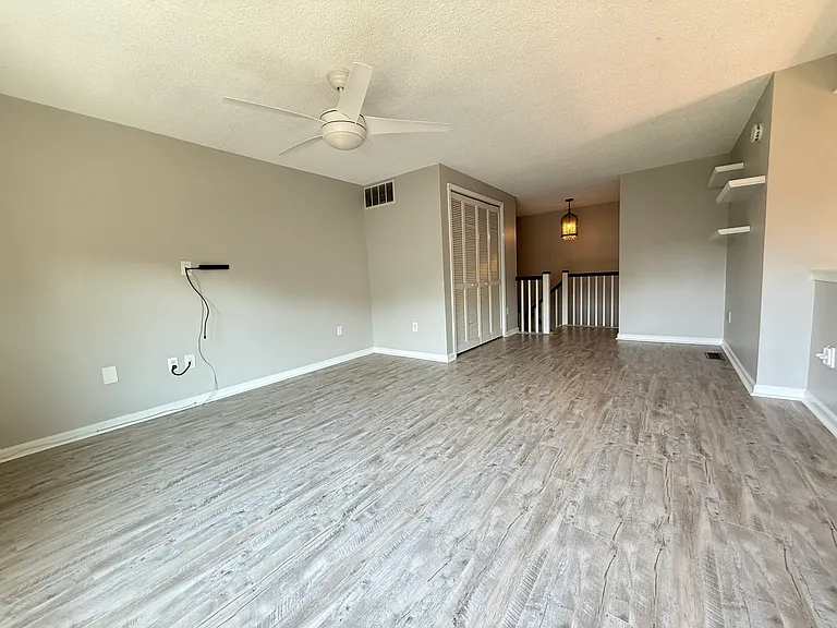4206 Waltham Ct — Photo 12