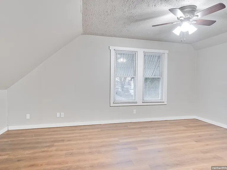 726 S. Commercial St — Photo 9