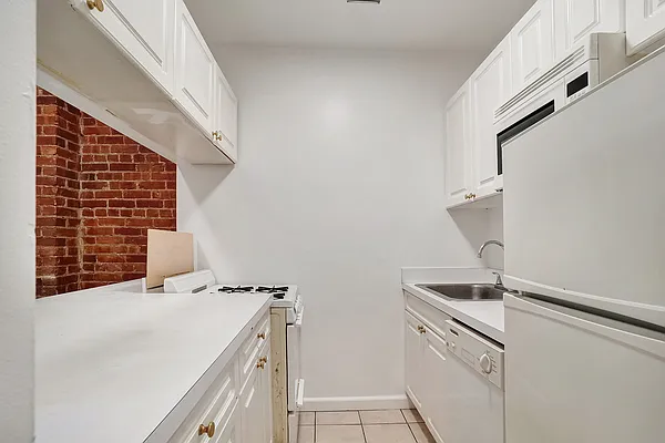 Rented by Creed Realty Group | media 10