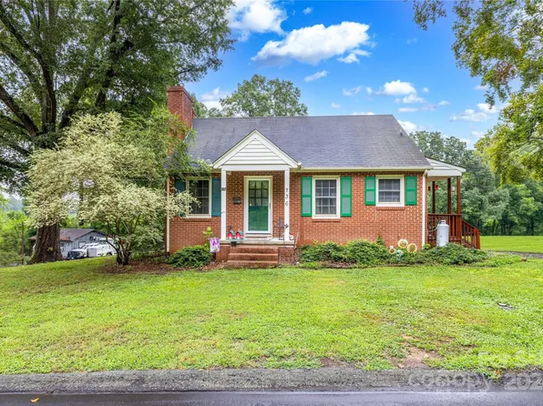 736 Bruton St, Troy, NC 27371