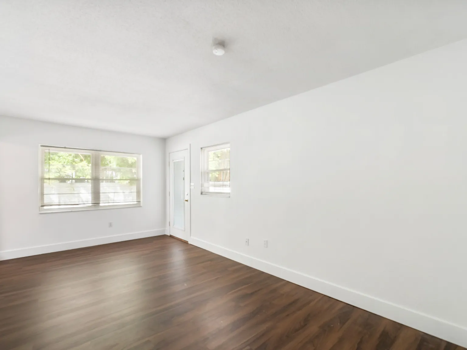 2 bed, 737 sqft, $1,800 — Photo 3