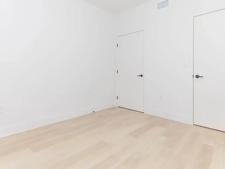 Begonia Place Luxury Apartments — Photo 118