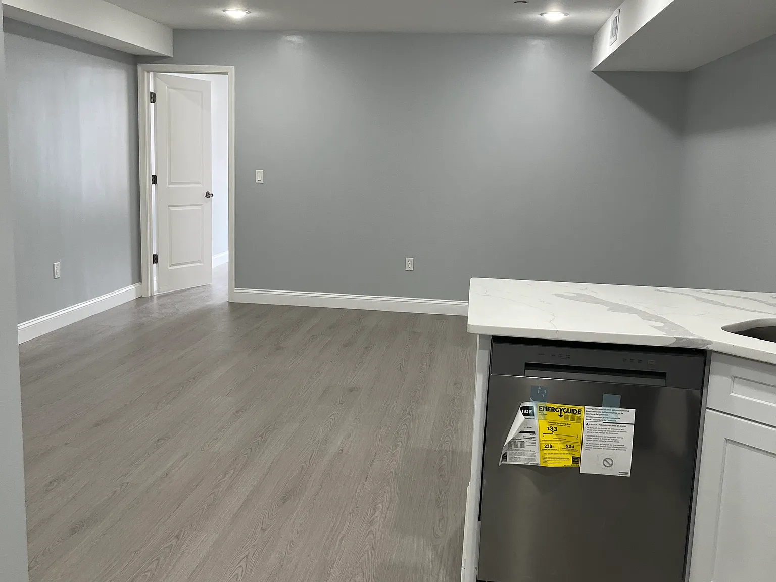 2 bed, 1001 sqft, $1,700 — Photo 2