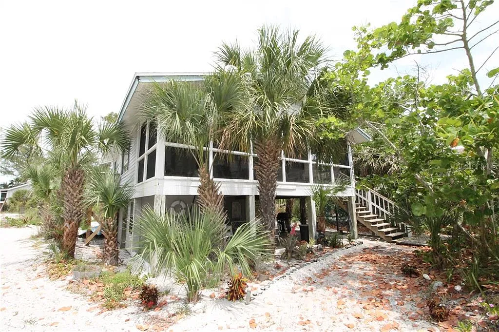 2 bed, 1.5 bath, 784 sqft, $6,200 — Photo 1