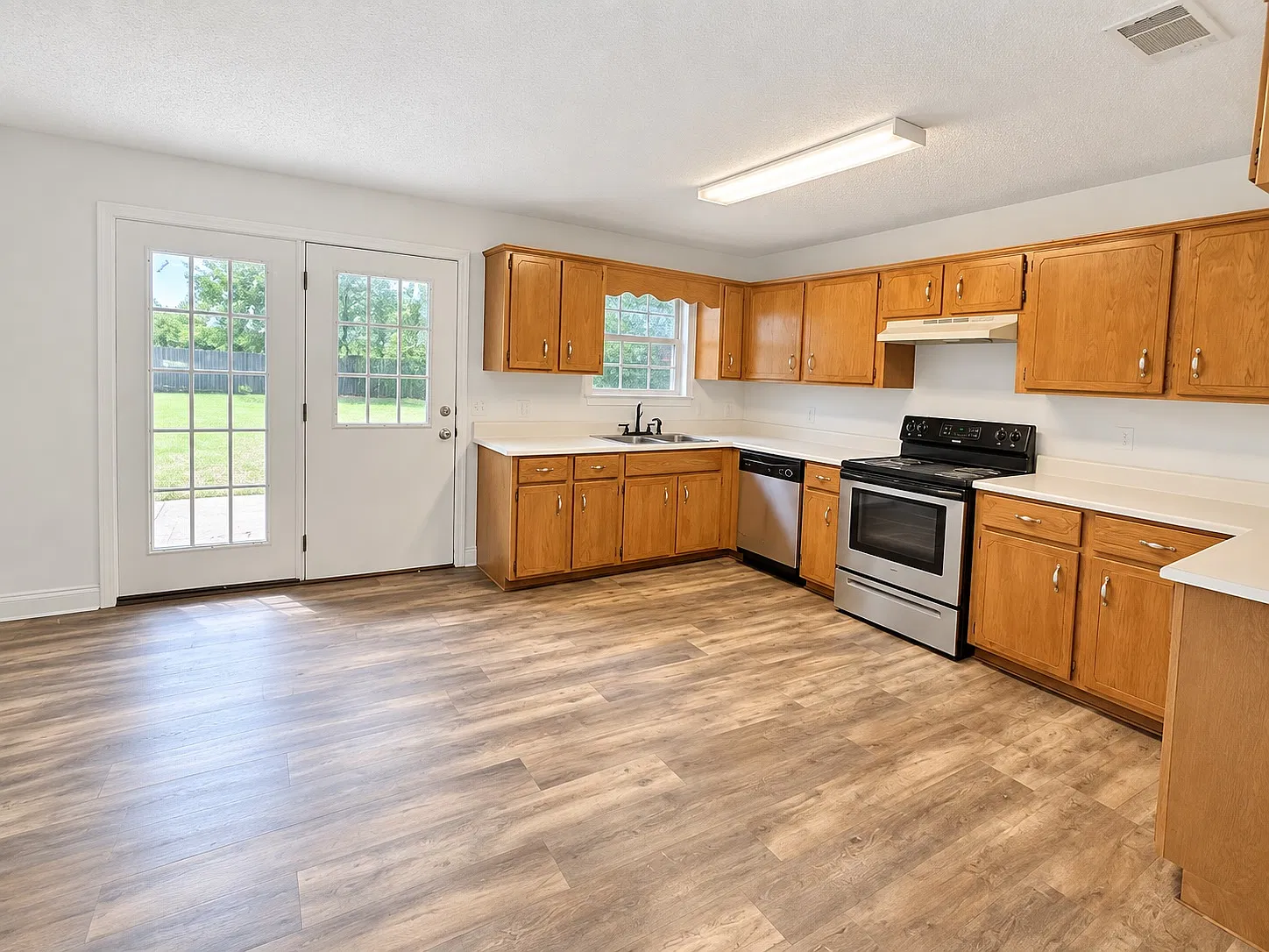 4 bed, 1332 sqft, $1,790 — Photo 2