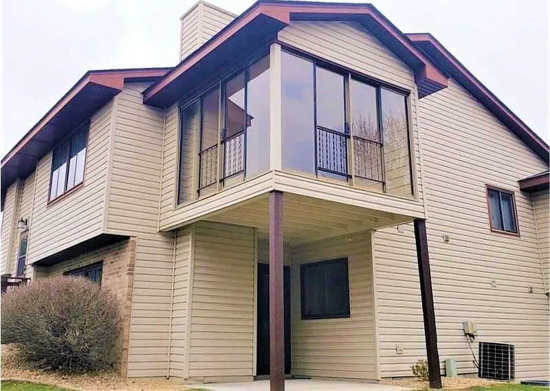 3 bed, 2.0 bath, 1133 sqft, $2,395 — Photo 4