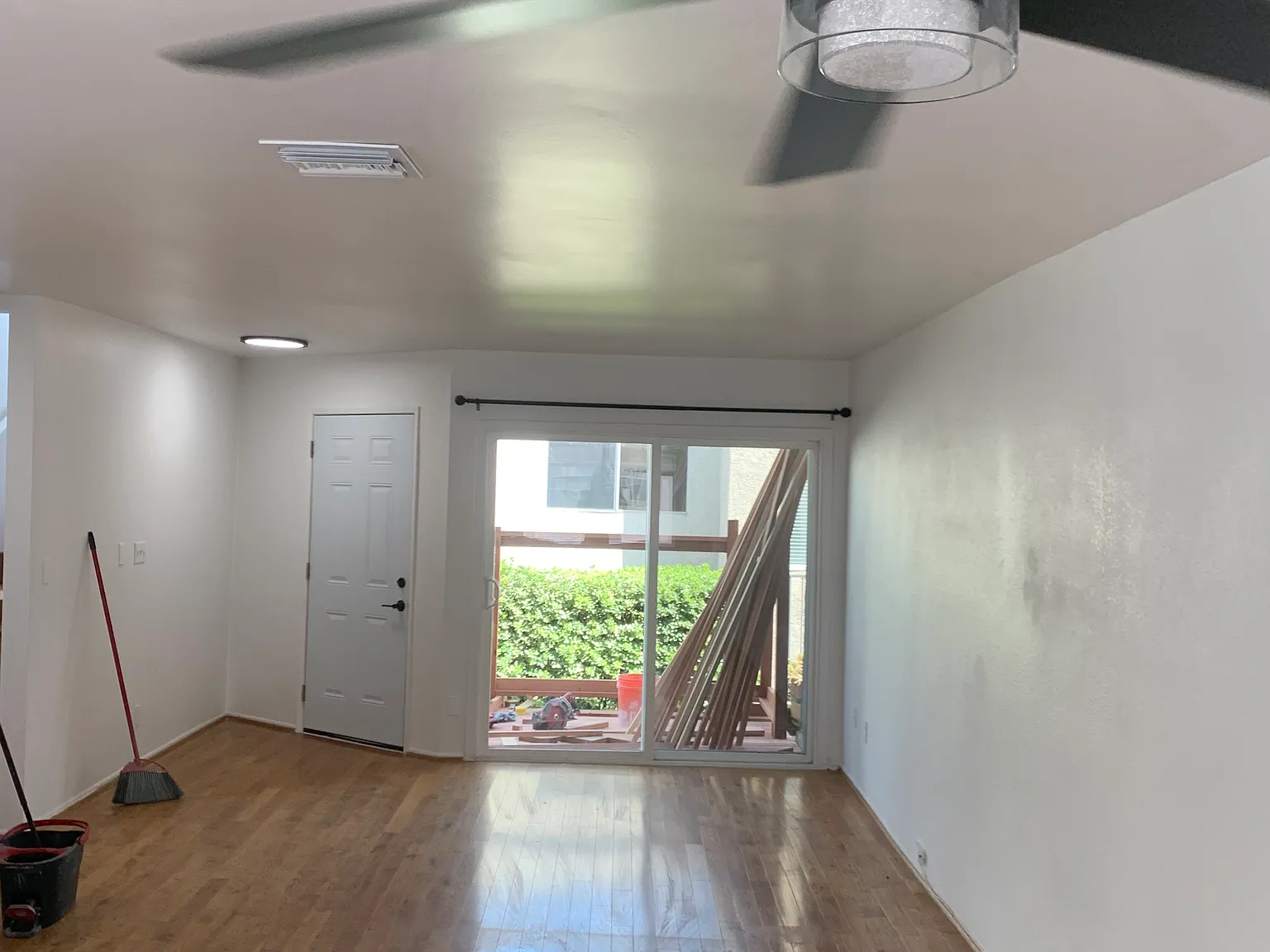 2 bed, 1090 sqft, $4,199 — Photo 2