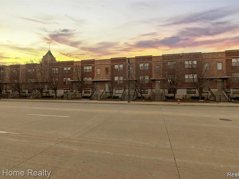 7637 Woodward Ave — Photo 18