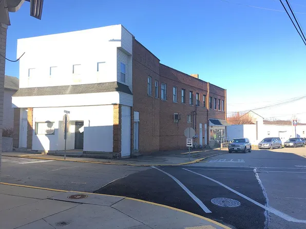 300 Longfellow St, Vandergrift, PA 15690