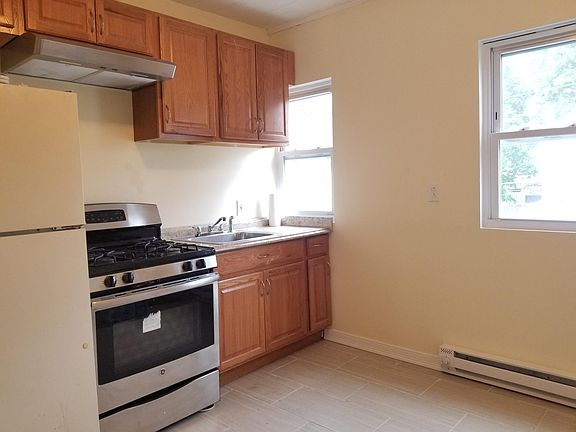 2nd image of 4 Annis Ct #2