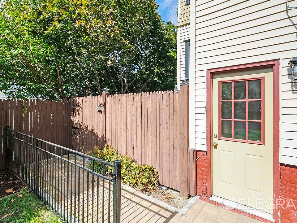 1st image of 14 Depeyster St #1R