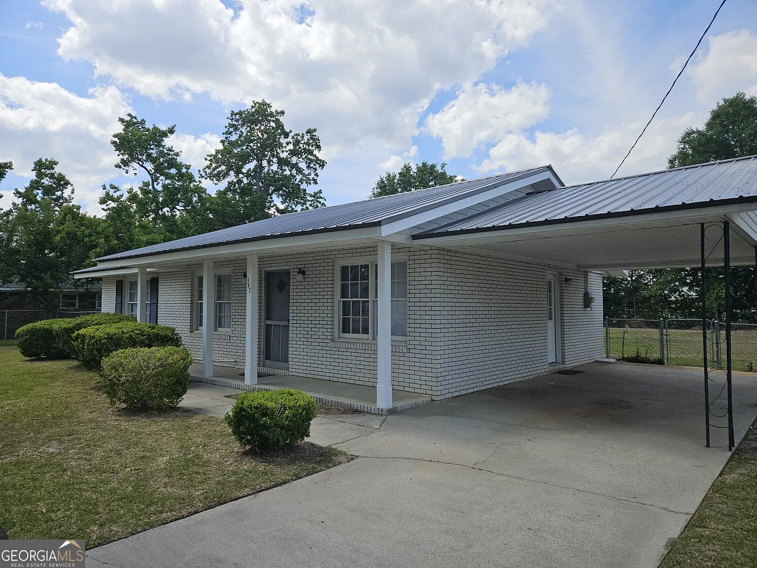 3 bed, 2.0 bath, 1092 sqft, $1,250 — Photo 2