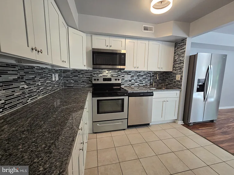 878 Williams Pl — Photo 5