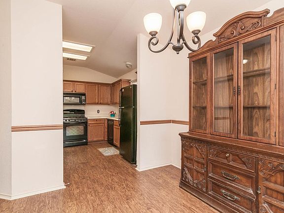 4th image of 17415 Valentine Dr