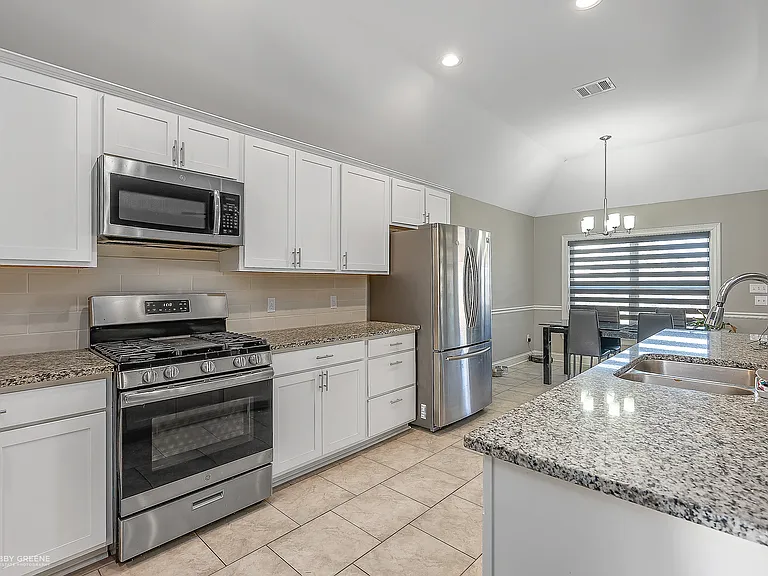 604 Labarre Ln — Photo 5