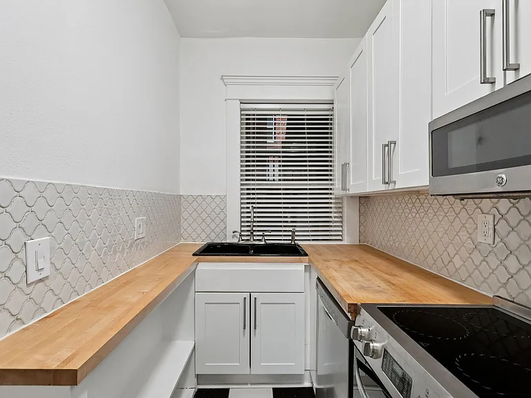 CENTER VIEW APARTMENTS- LIVE YOUR BEST LIFE HERE! — Photo 7