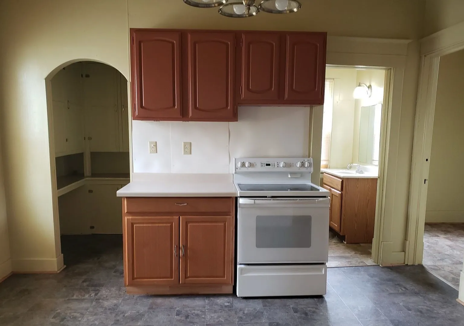 802 S 1st Avenue — Photo 2