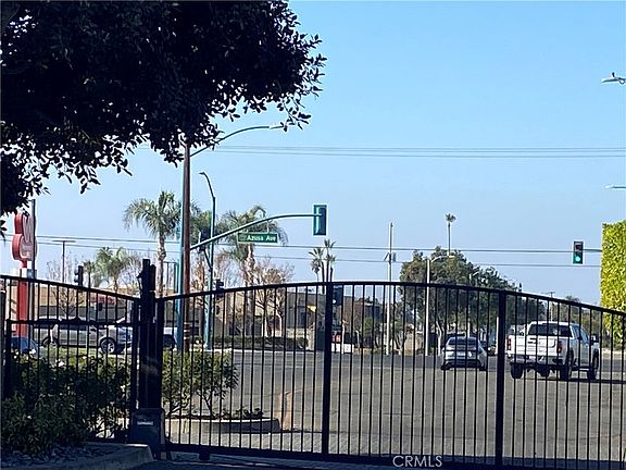 2nd image of 805 W Grondahl St
