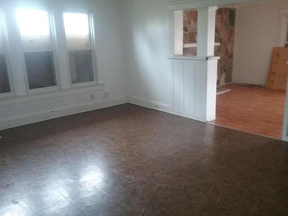5th image of 2732 Louise Ave