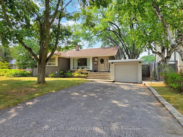 30 Paperbirch Dr, Toronto, ON M3C 2E7