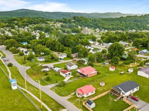 502 S 12th St, La Follette, TN 37766