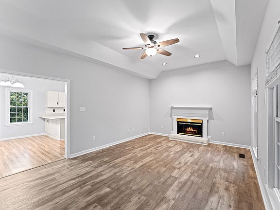 5th image of 3708 Jay Ln