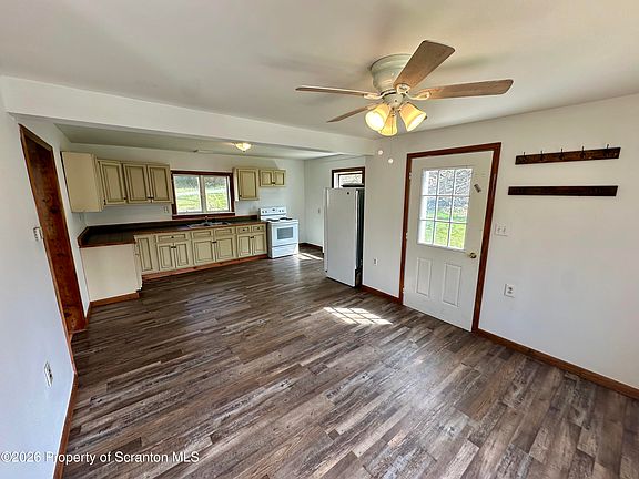 4th image of 305 Mill St