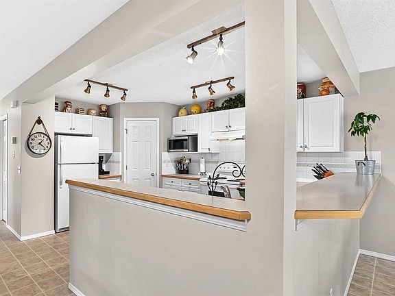 5th image of 267 W Taravista St NE