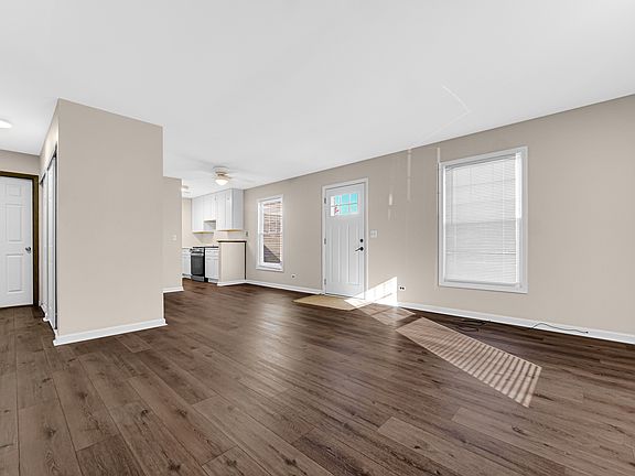 5th image of 315 Farmingdale Cir