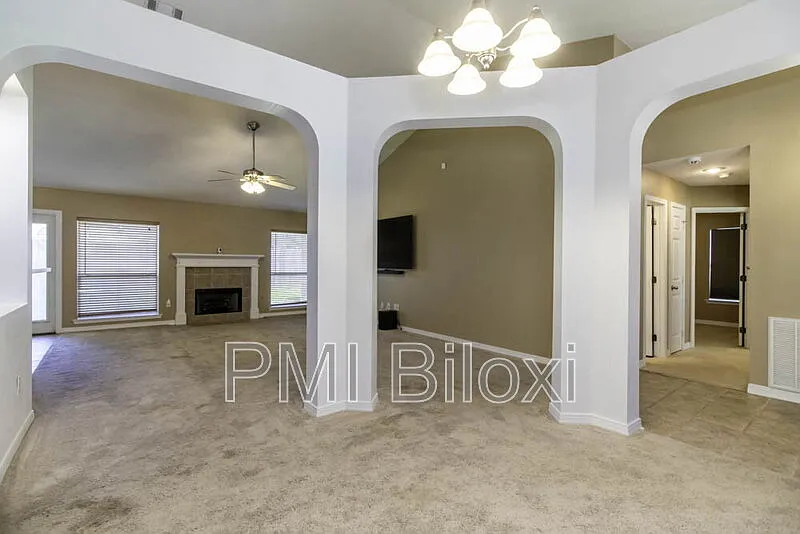 3 bed, 2.0 bath, 1766 sqft, $1,800 — Photo 4