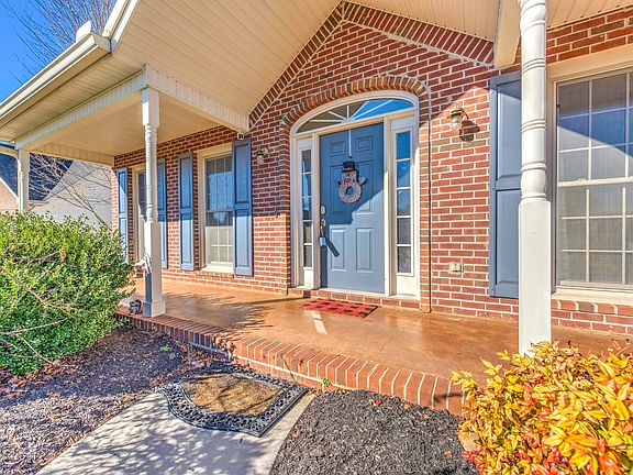 3rd image of 2813 Fawnridge Ln