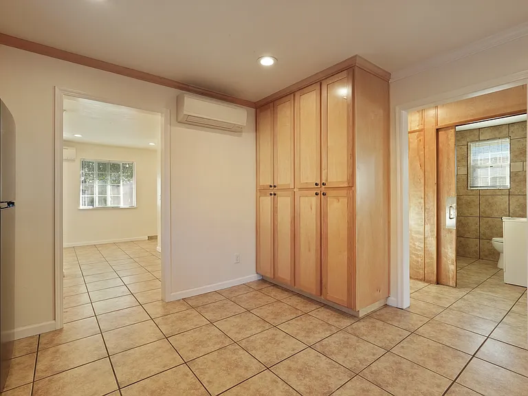 324 Flora St — Photo 6