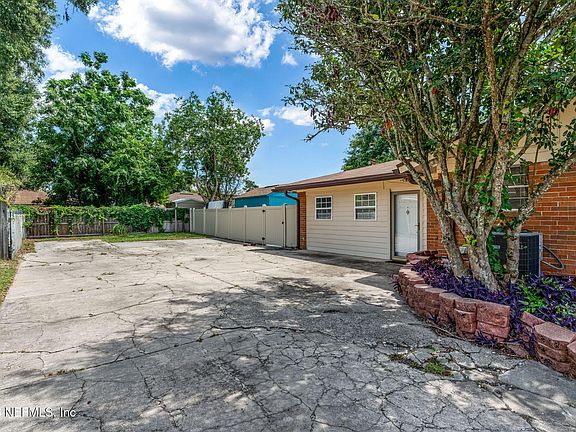 4th image of 7307 MAPLE TREE Drive