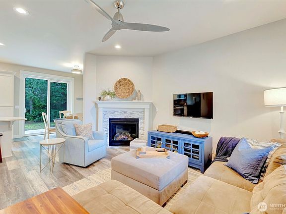 5th image of 136 Spruce Loop SW