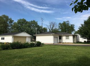 1516 E High St, Mason City, IL 62664