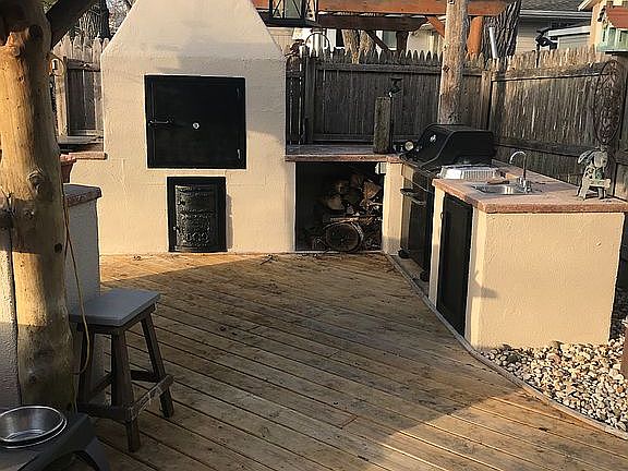 5th image of 711 N John St