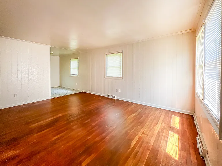 1811 Owens Ct — Photo 2