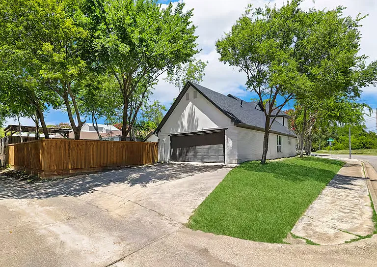 9690 Fallbrook Dr — Photo 24