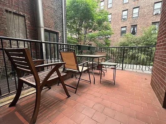 Rented by Compass | media 7