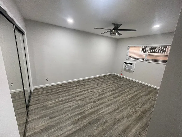 1020 S Sherbourne Dr — Photo 9